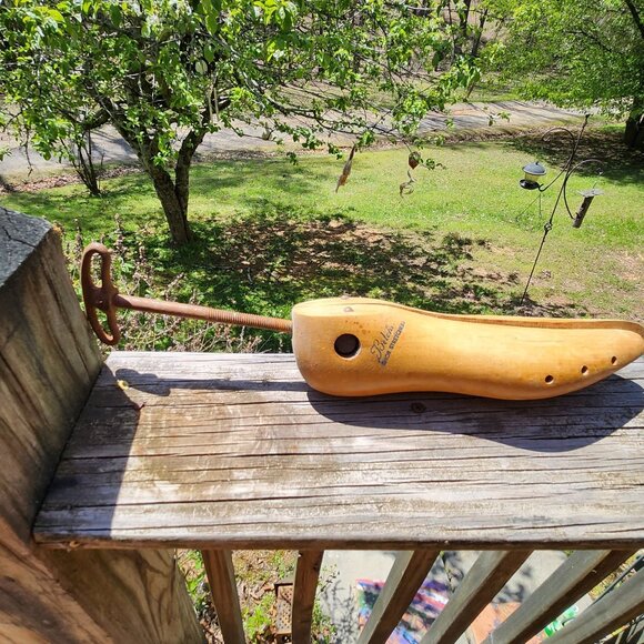 Vintage Lot Of Belcher & Florsheim Wood Shoe Stretchers & Forms With Rustic Meta - Picture 4 of 16